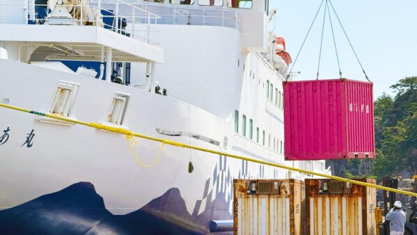 幸せのピンクのコンテナ「愛コン」