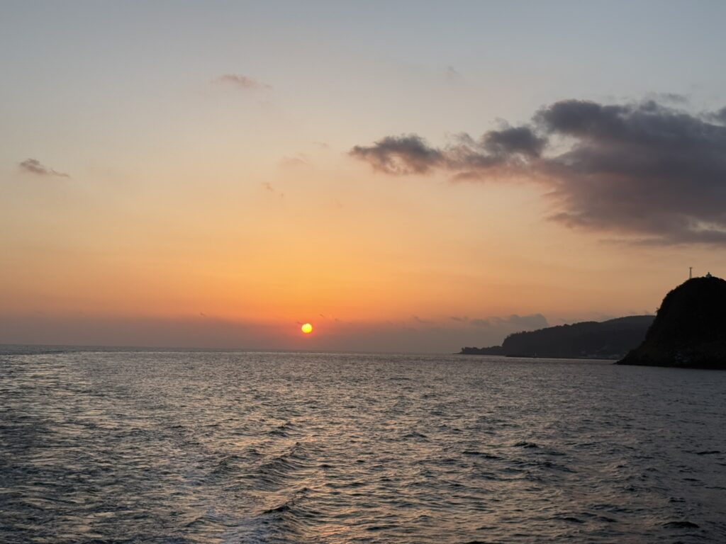 大型客船さるびあ丸から見た日の出