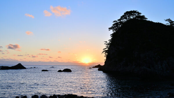 東京の離島・式根島に暮らす人々の年越し風景・お正月を眺める