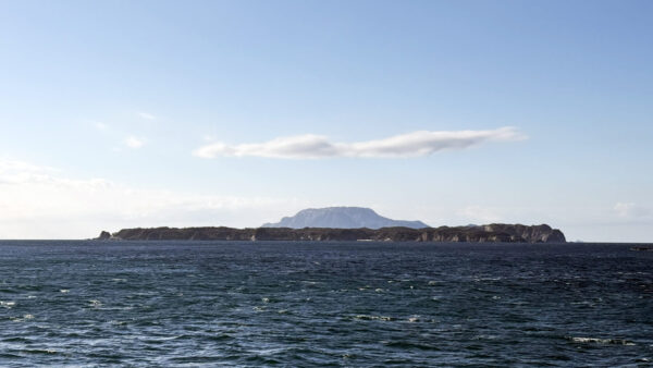 式根島の基本情報｜地理・アクセス・人口・歴史・産業・特産品