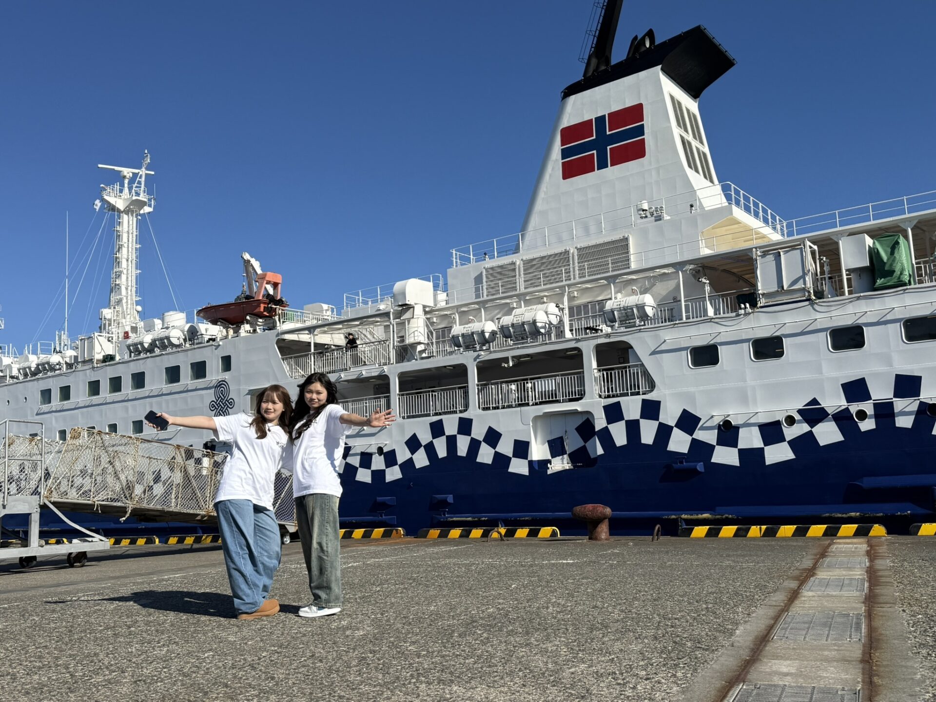 野伏港でポーズ