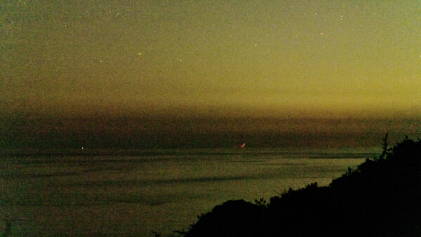 沈みゆく三日月