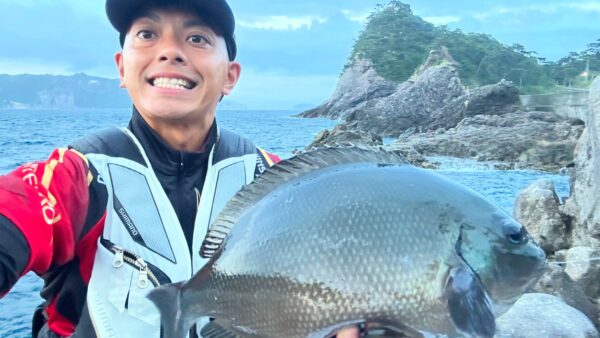 ［式根島釣果］哲也さんのフカセ釣り1日目｜尾長メジナ良型をしっかり釣り切る